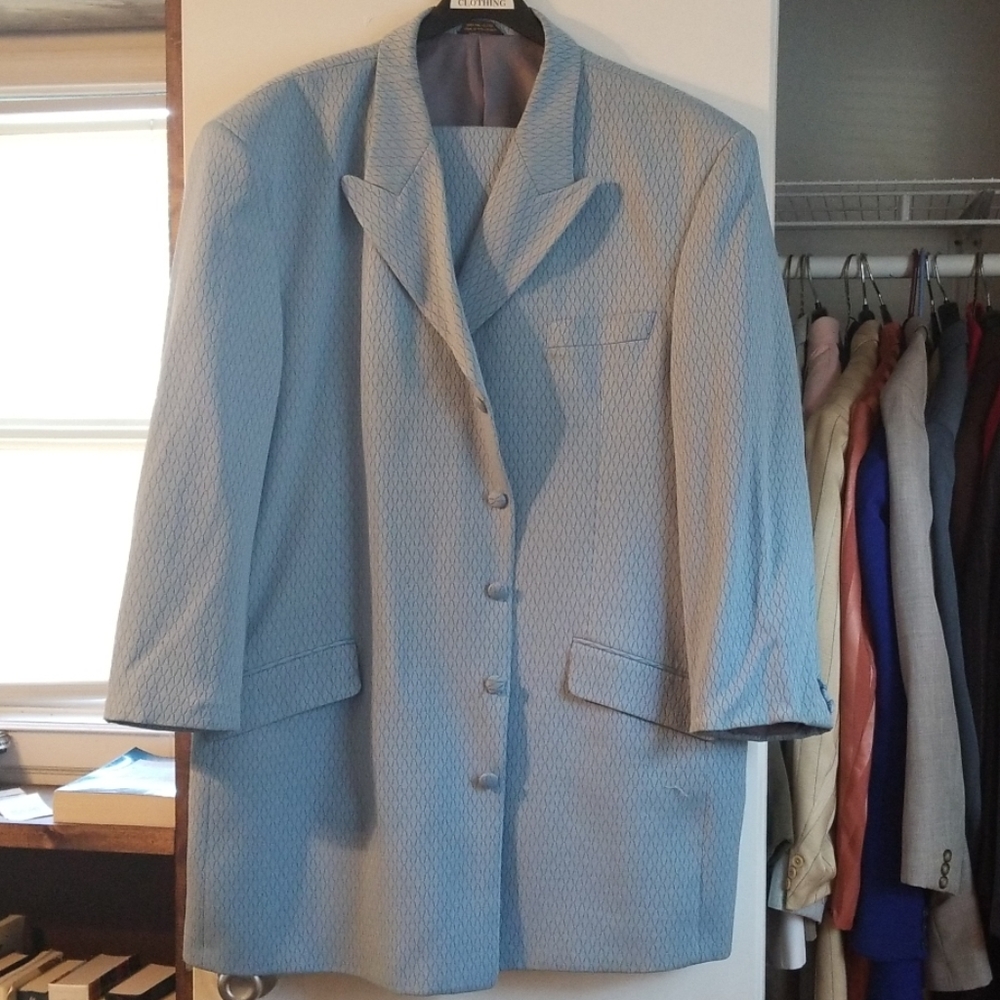 Men's Suit 50L. Pants 27in Arms: 24in